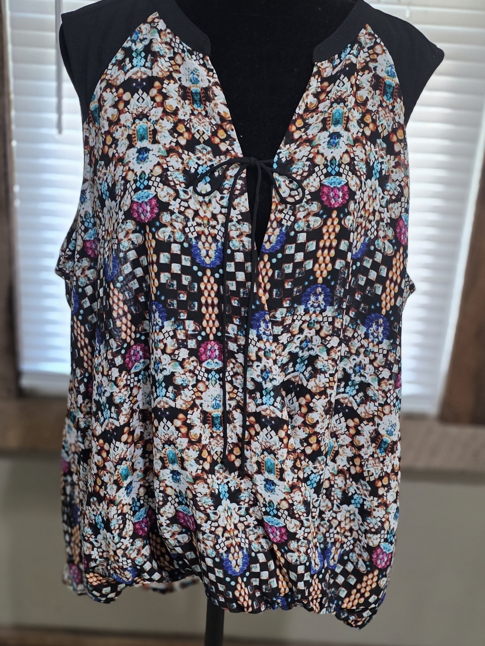 Nicole by Nicole Miller Black Multicolor Floral Geometric Keyhole Blouse